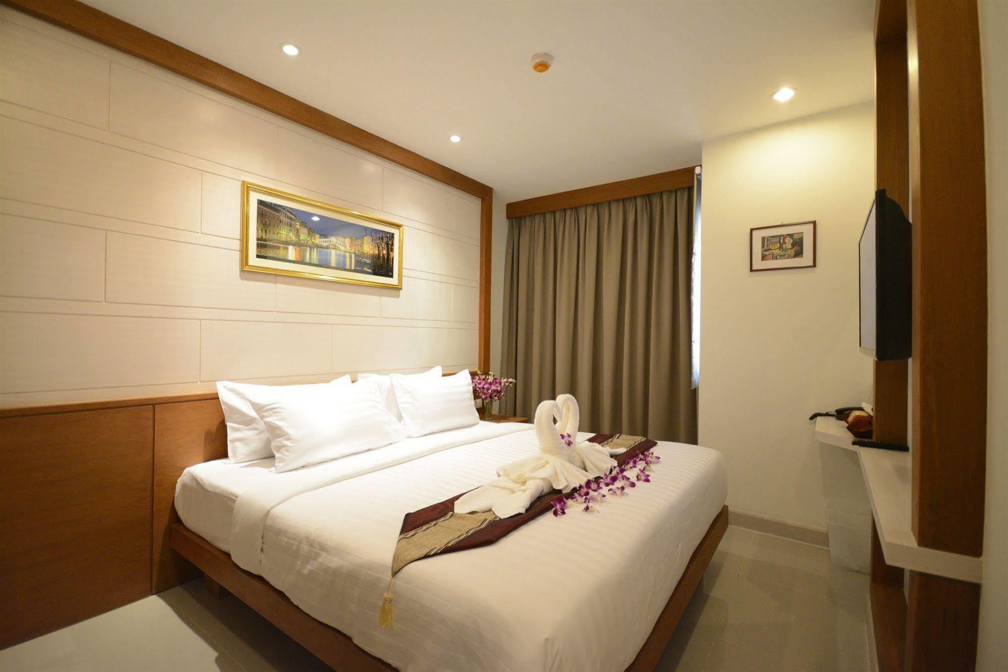The Patong Center Hotel Exterior foto